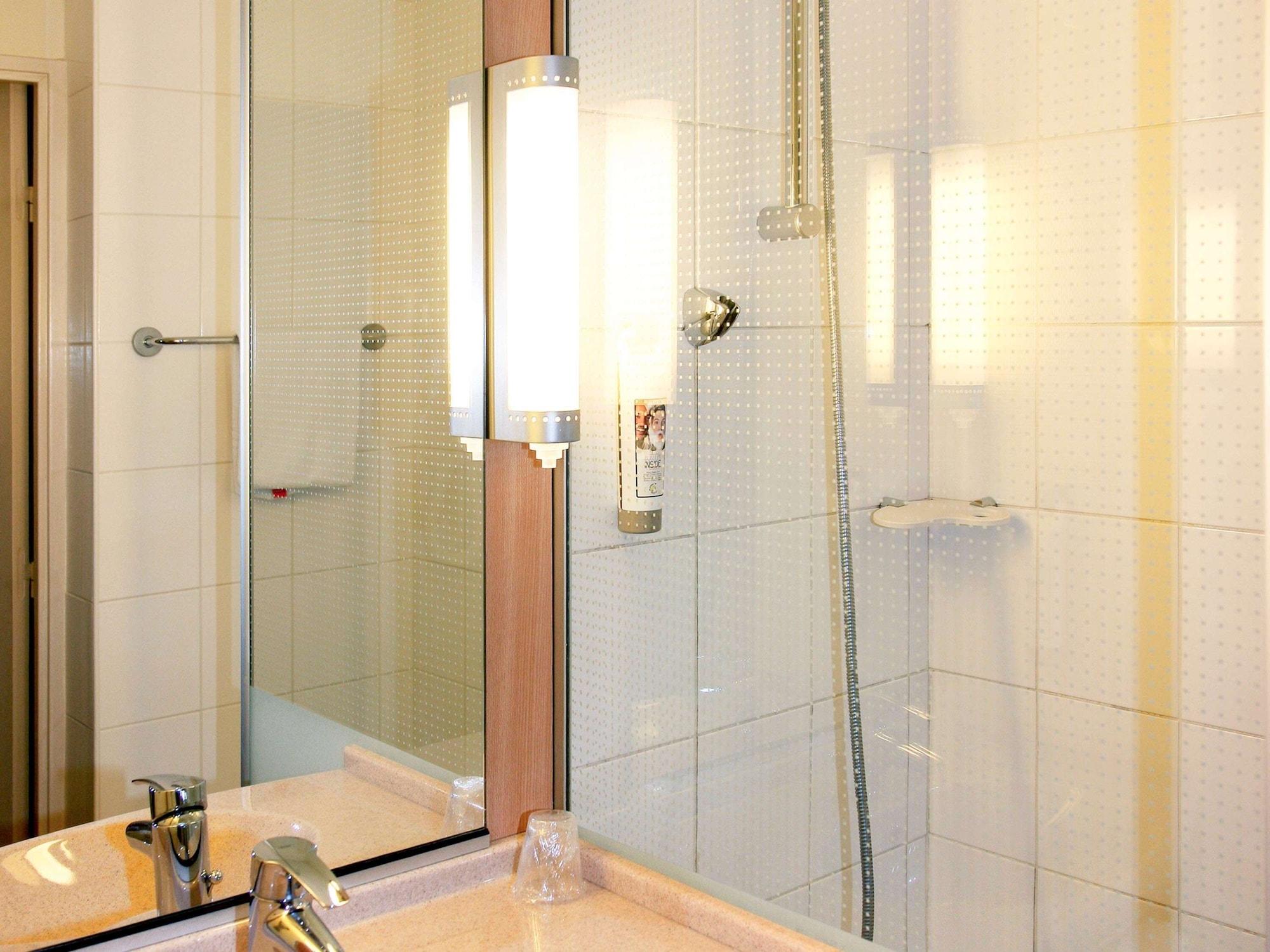 Ibis Poitiers Sud Hotel Kültér fotó