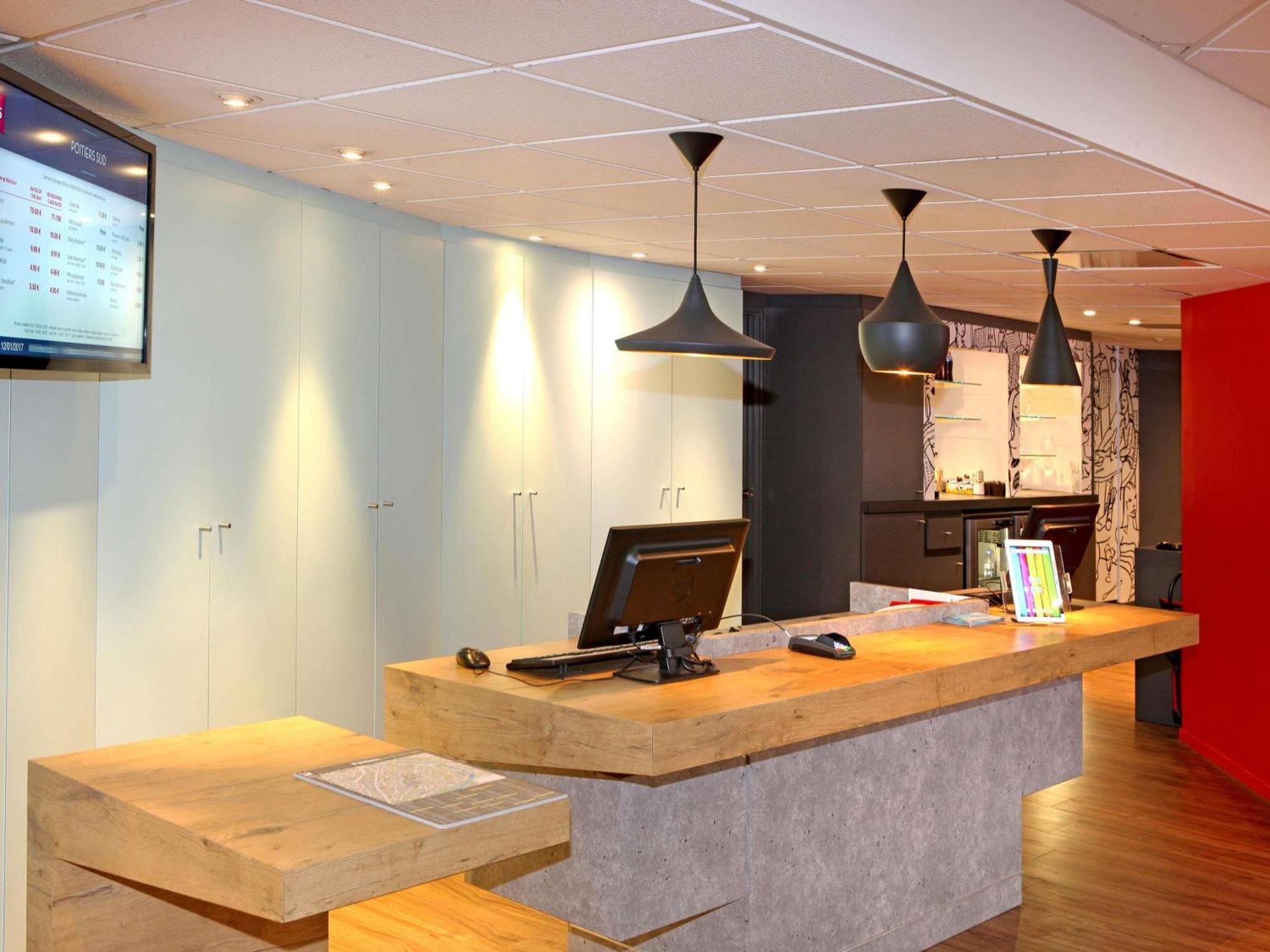 Ibis Poitiers Sud Hotel Kültér fotó